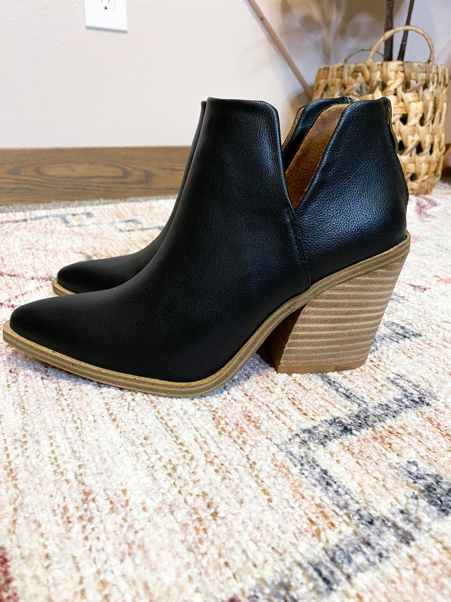 Black Pointed Toe Booty