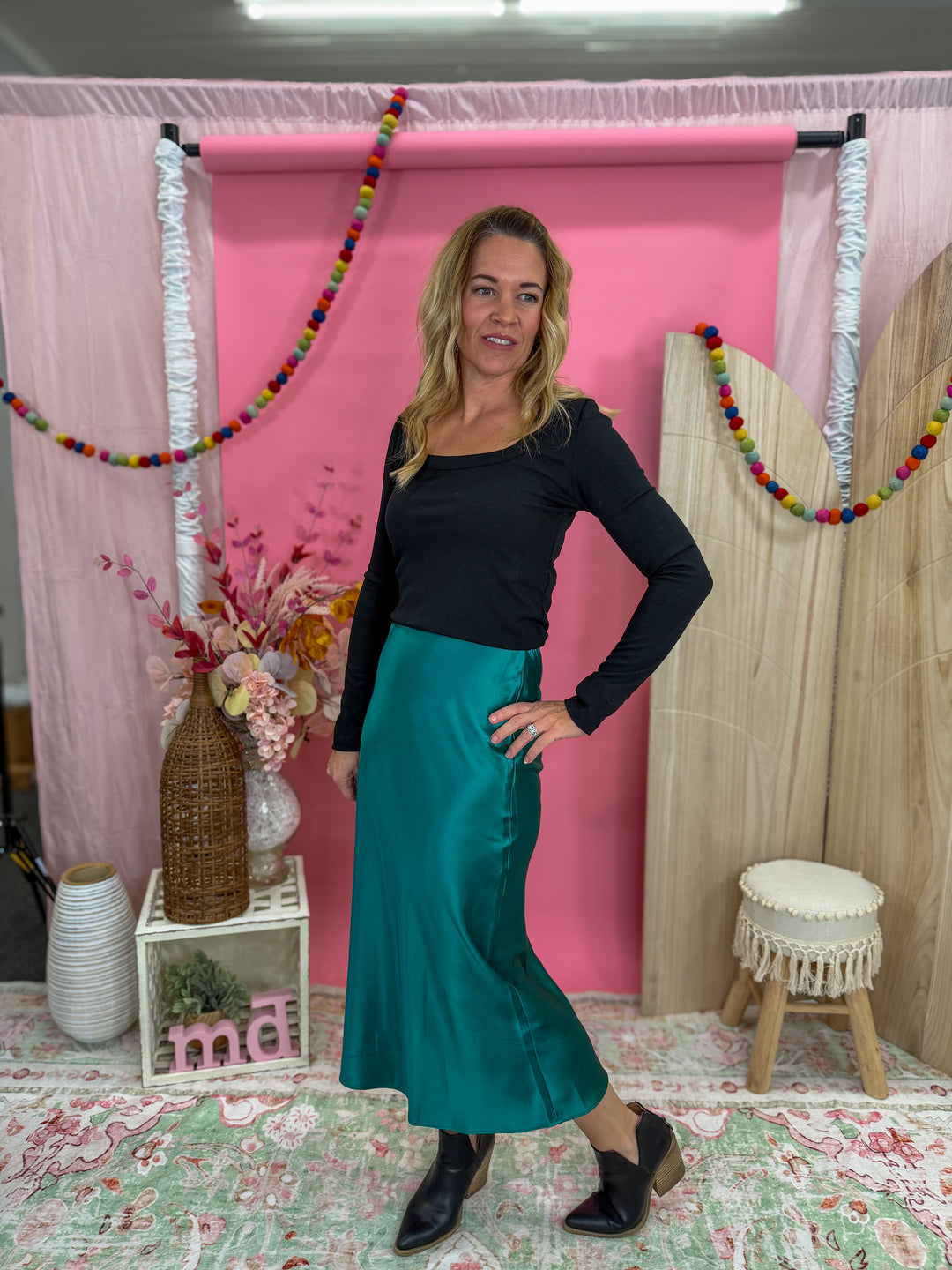 Scoop Neck Fitted Ribbed Knit Top - Black