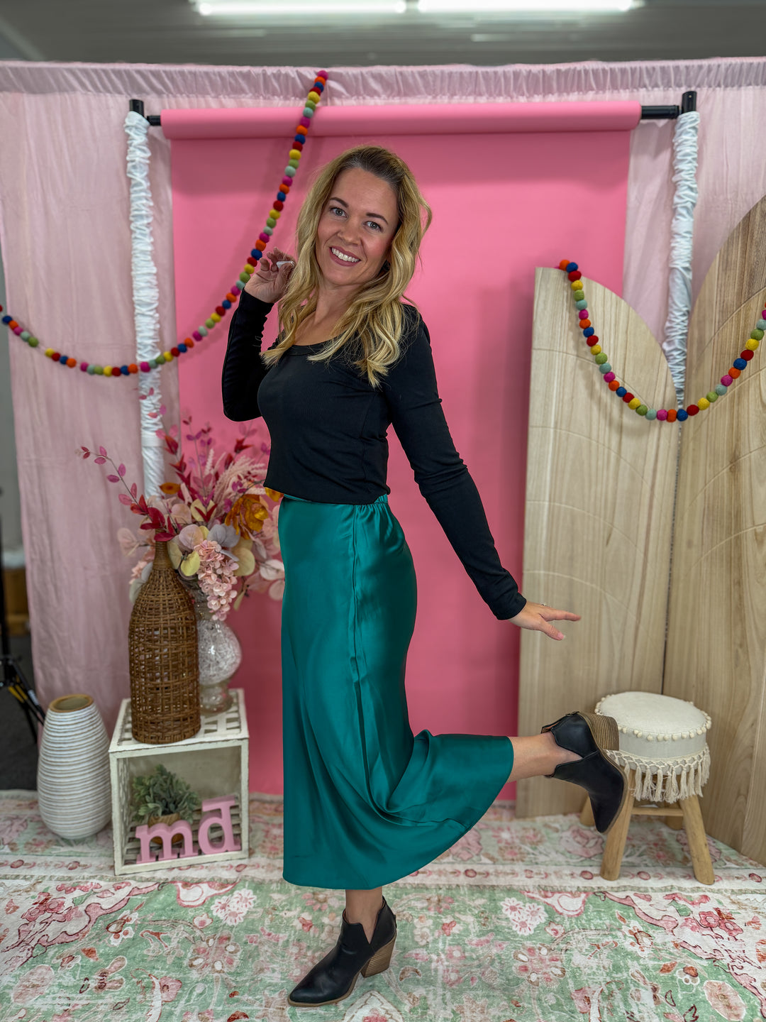 Scoop Neck Fitted Ribbed Knit Top - Black