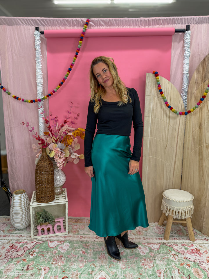 Scoop Neck Fitted Ribbed Knit Top - Black