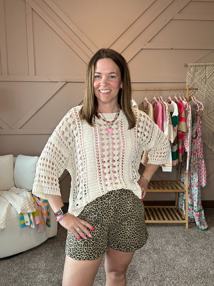 Mid Rise Leopard Twill Short