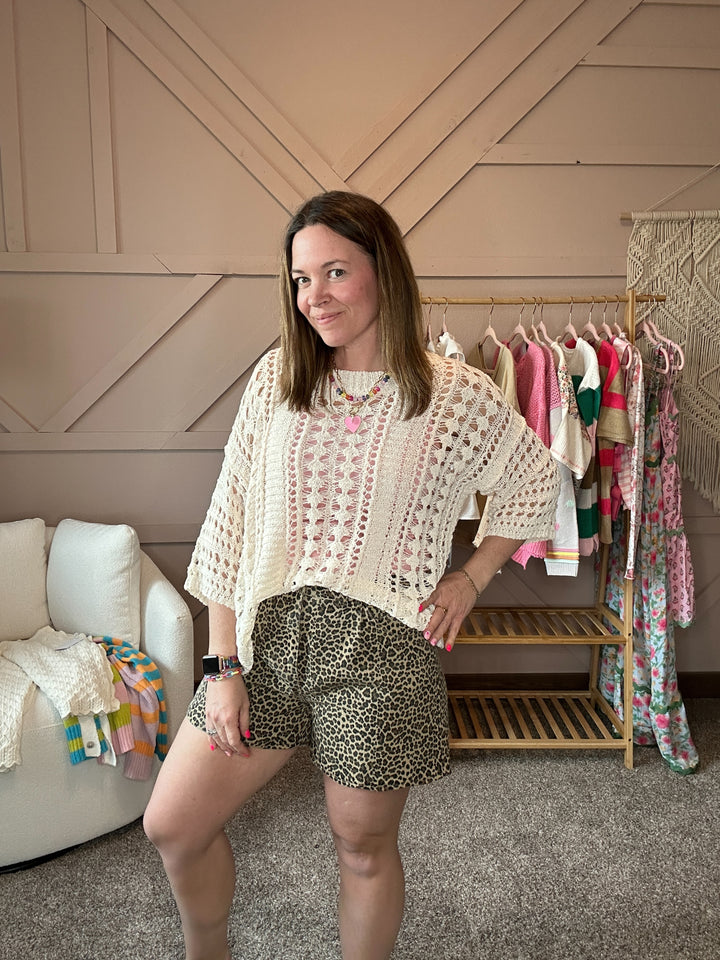 Mid Rise Leopard Twill Short